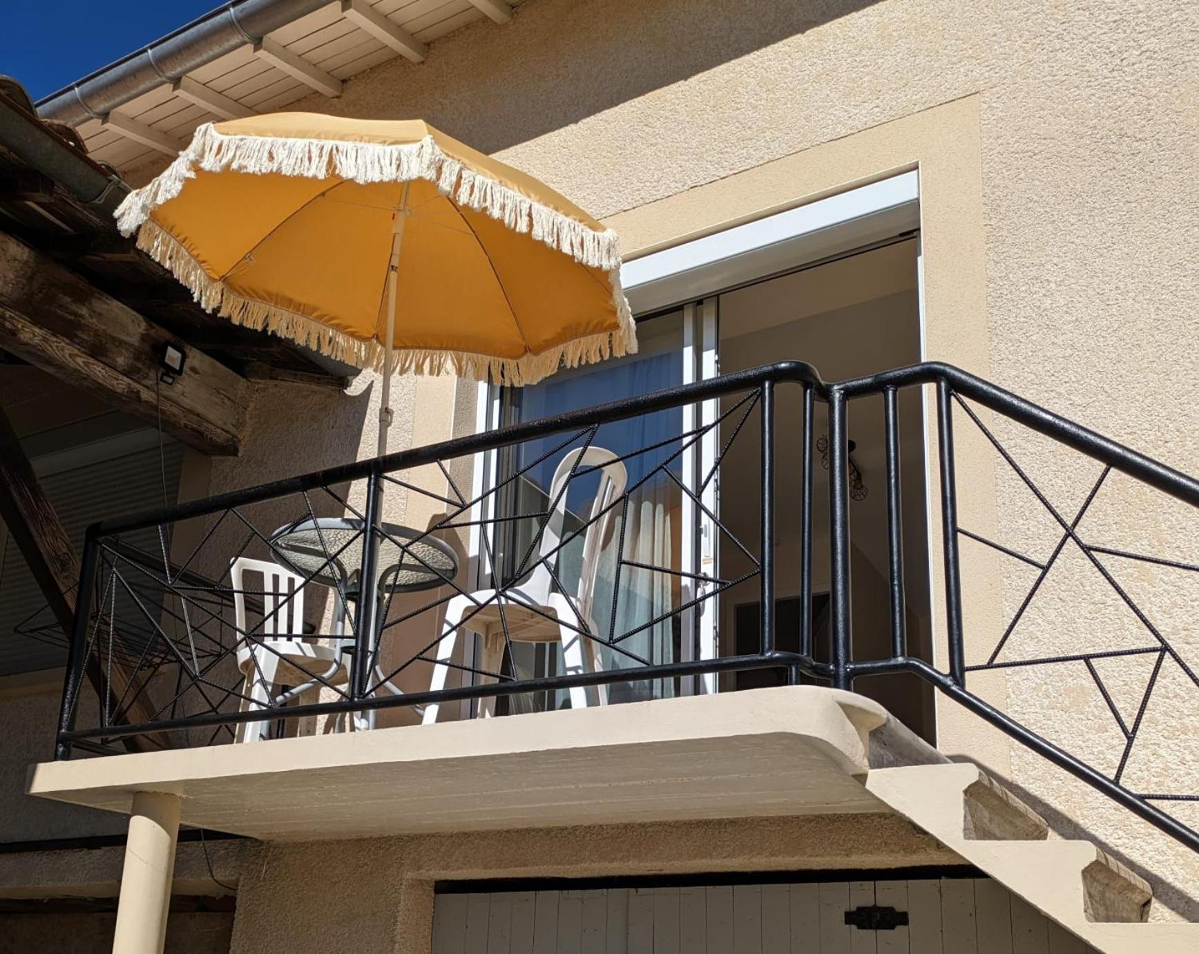 Comme A La Maison Clonas-sur-Vareze Exterior photo